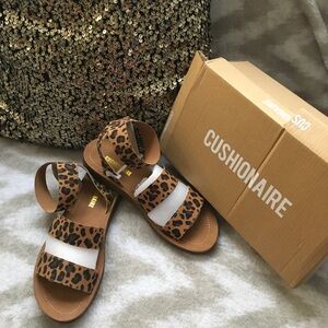 Cushionaire leopard stretchy strap comfy sandals. Sz 7.5 NEW IN BOX!